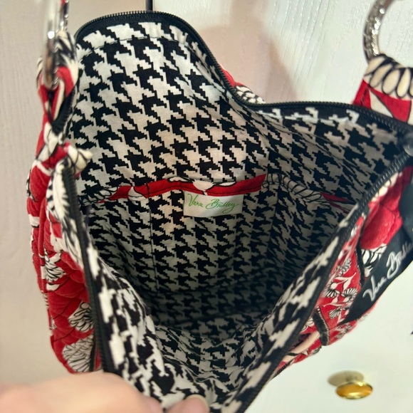 Pre-owned. Vera Bradley Crossbody Floral Purse. Retired RED "DECO DAISY" pattern - Picture 11 of 15